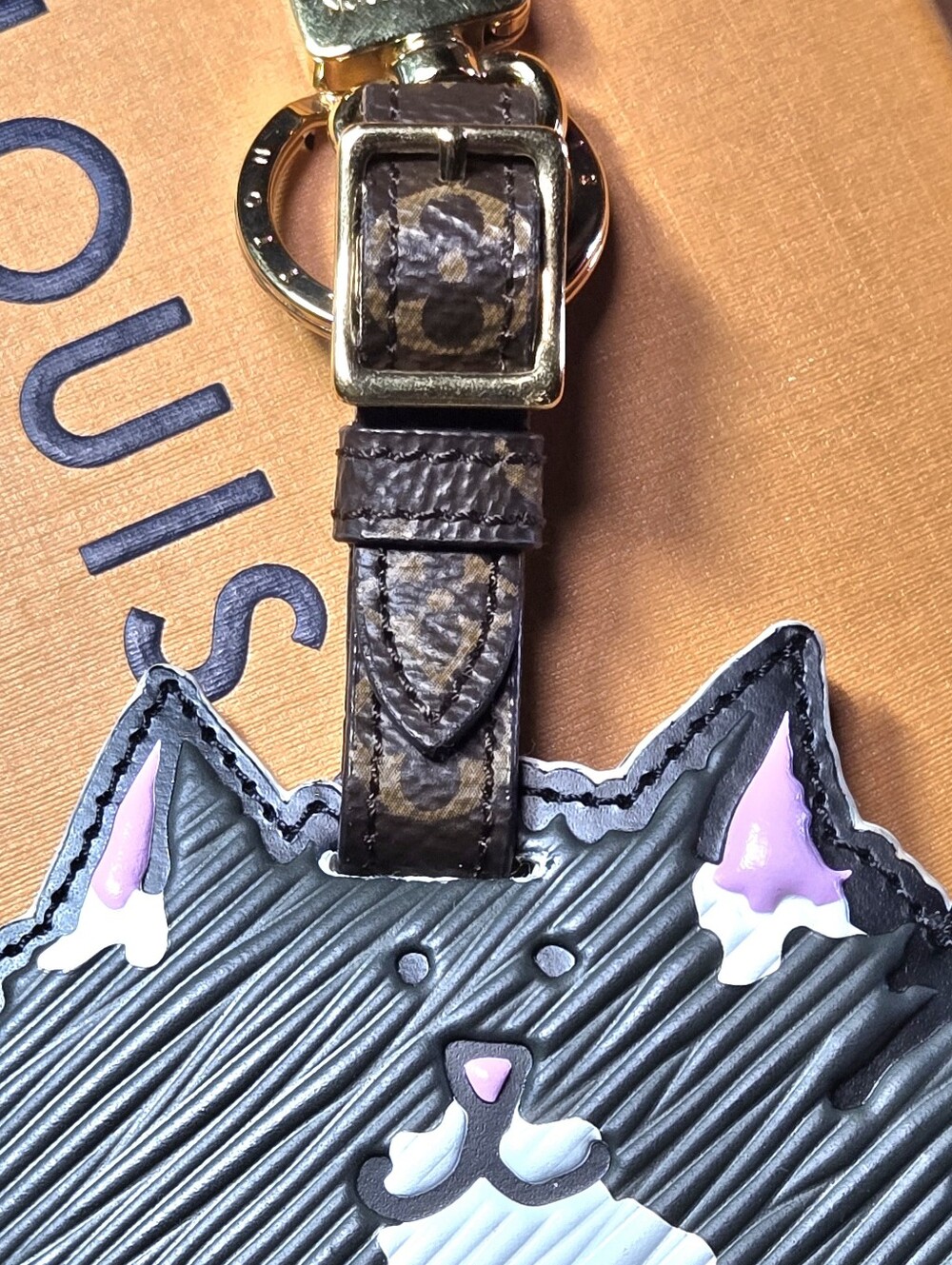 #129 - RARE LOUIS VUITTON Grace Coddingtom Catogram gray cat epi charm MP2282 - Picture 6 of 11
